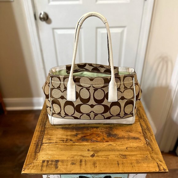 Authentic Coach Hampton Madeline Signature Satchel No. 11557 - Picture 2 of 2